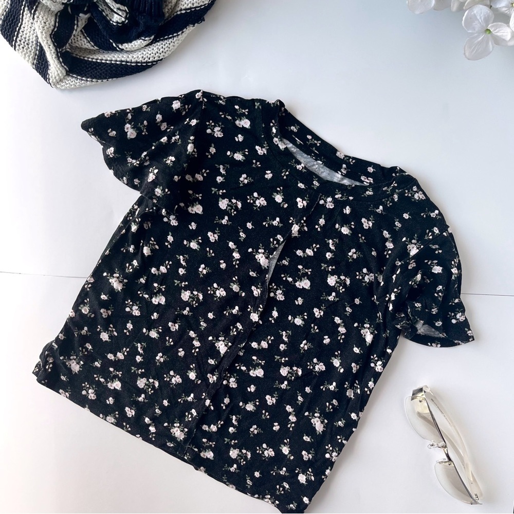 3/$20 Art Class Black Floral Crop Top